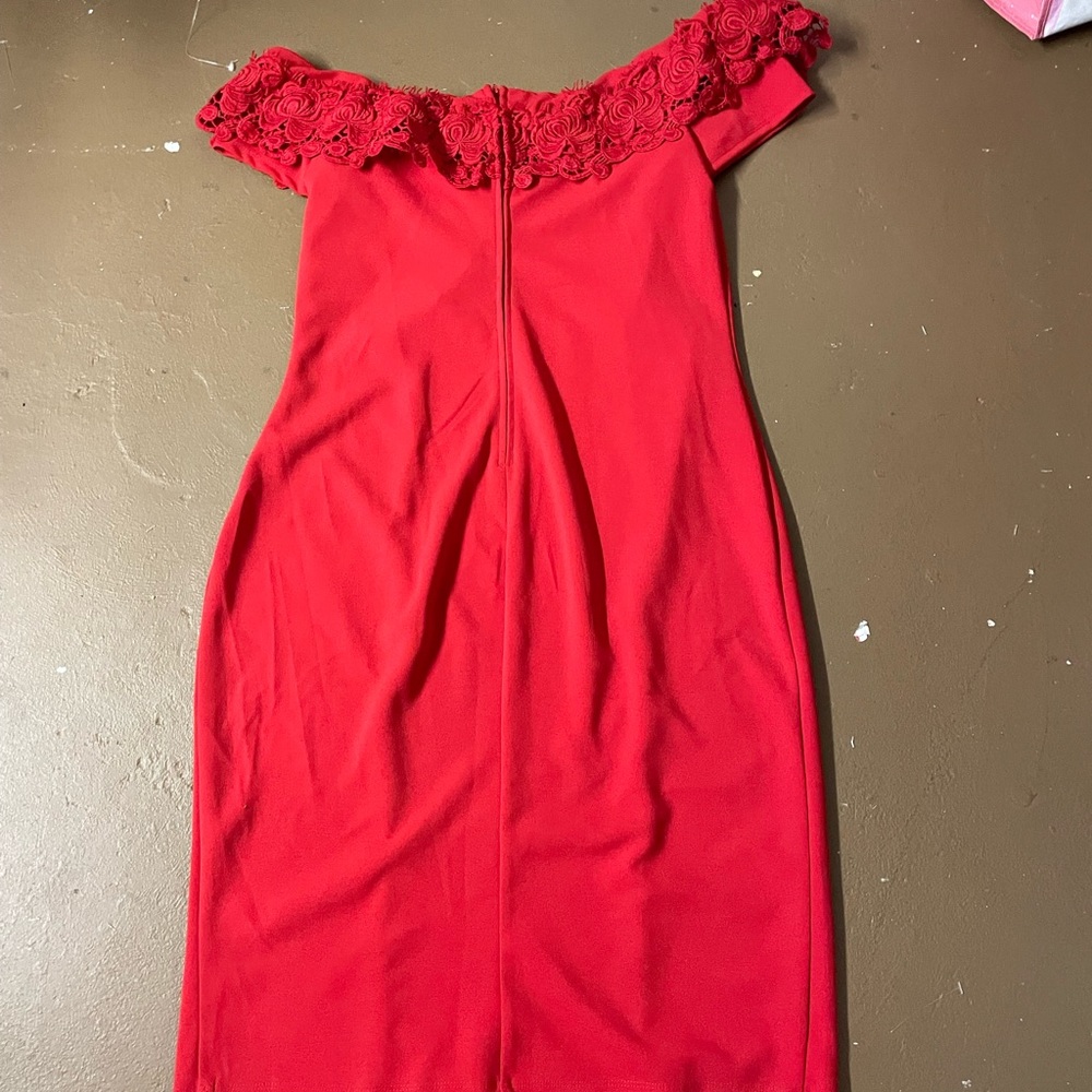 NWT Bisou Bisou red off the shoulder dress has ruffle with embroidery size 16 - Picture 2 of 4